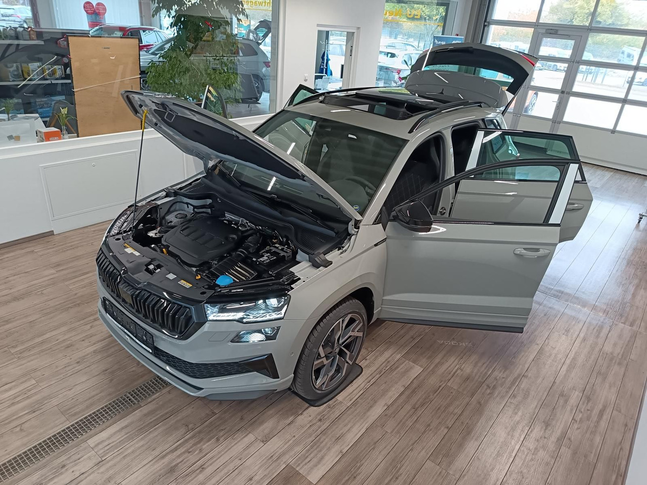 Skoda Karoq Sportline 2,0 TDI 4x4*AHK*PSD*STD.HZG*DCC* - SUV: picture 2 Skoda Karoq Sportline 2,0 TDI 4x4*AHK*PSD*STD.HZG*DCC* - SUV: picture 2
