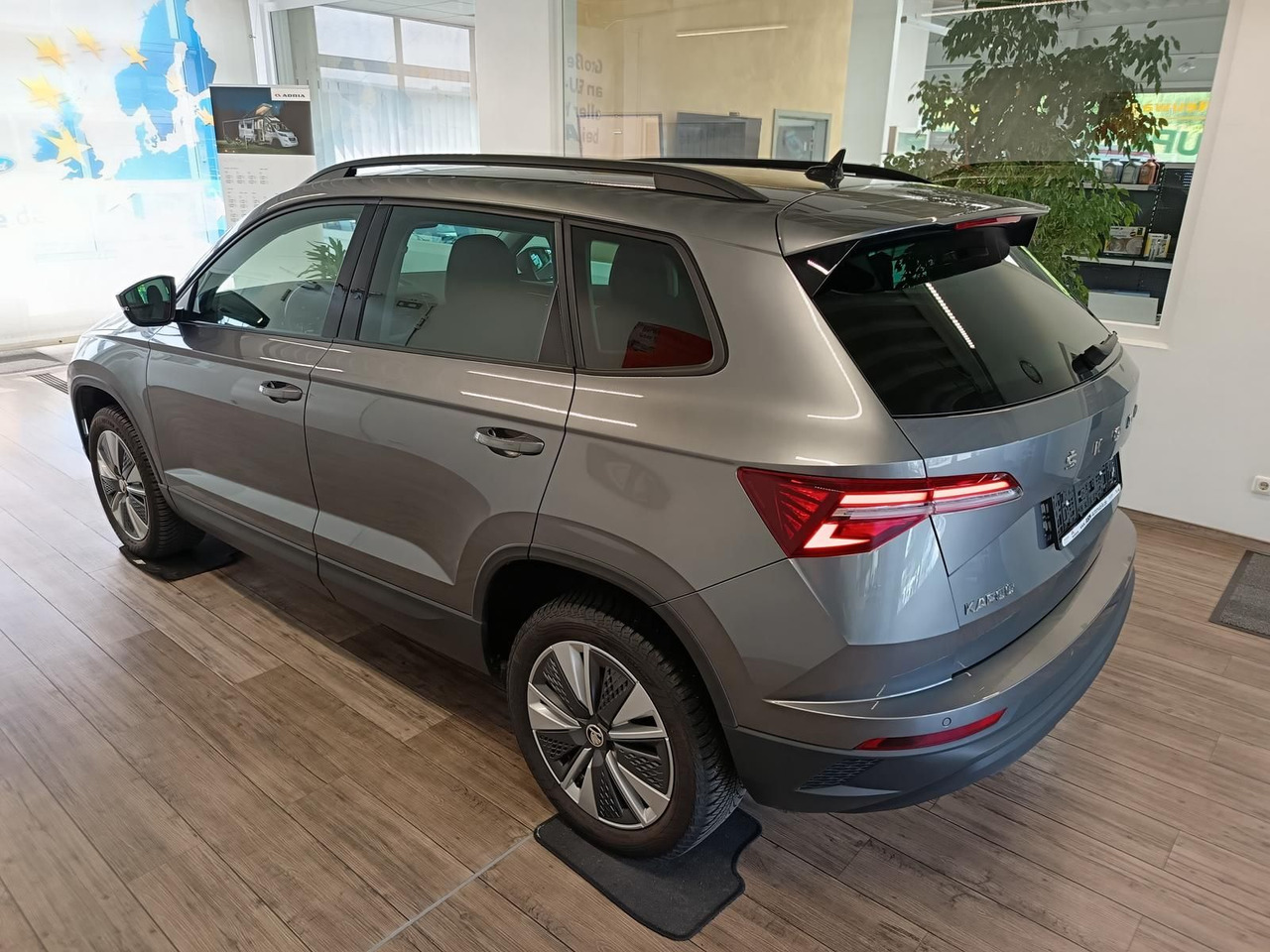 Skoda Karoq Style 1,5TSI DSG*AHK-VORBER*NAVI*LED*R-KAM - SUV: picture 4 Skoda Karoq Style 1,5TSI DSG*AHK-VORBER*NAVI*LED*R-KAM - SUV: picture 4