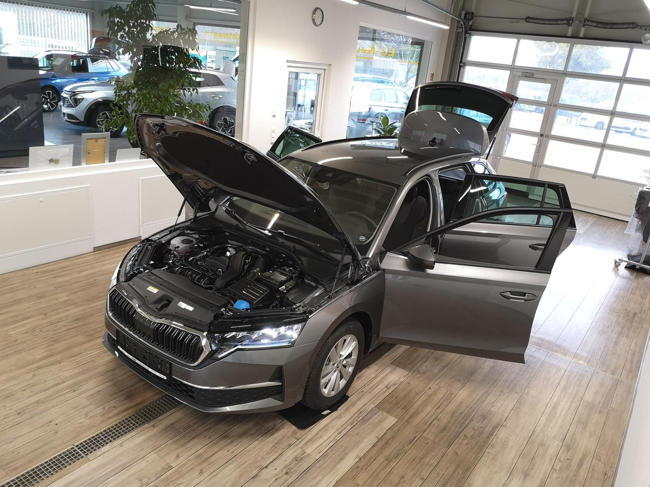 Skoda Octavia Combi Selection DSG*R-KAM*LED*DAB*2xPDC* - Station wagon: picture 5 Skoda Octavia Combi Selection DSG*R-KAM*LED*DAB*2xPDC* - Station wagon: picture 5