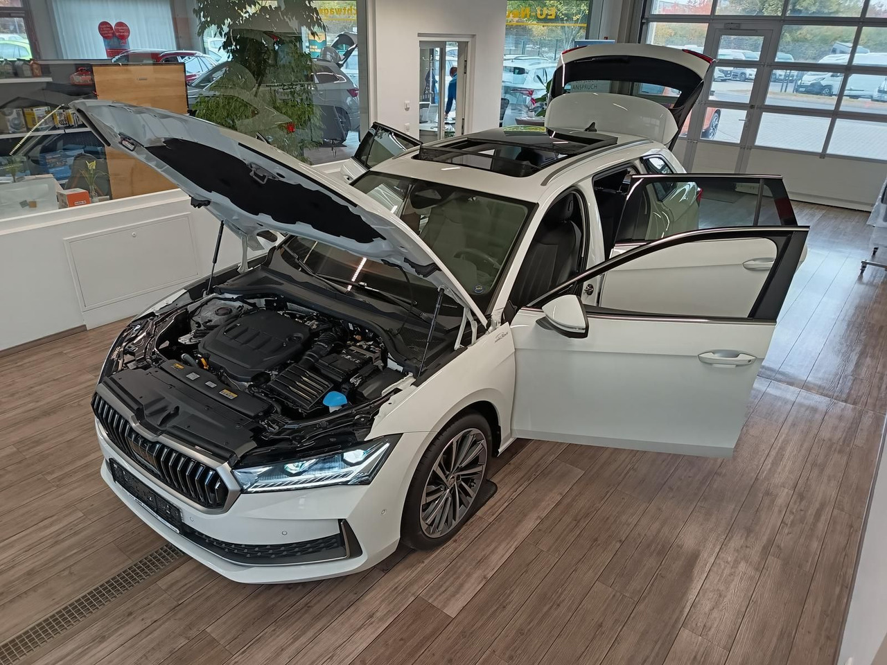 Skoda Superb Combi L&K 2,0TDI 4x4*PSD*STD.HZG*360°*HUD - Station wagon: picture 2 Skoda Superb Combi L&K 2,0TDI 4x4*PSD*STD.HZG*360°*HUD - Station wagon: picture 2