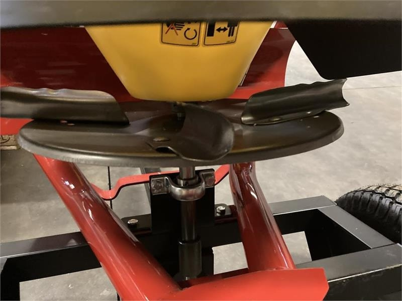 - - - Cosmo SPL300  - Sand/ Salt spreader for Utility/ Special vehicle: picture 3 - - - Cosmo SPL300  - Sand/ Salt spreader for Utility/ Special vehicle: picture 3