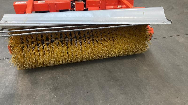 Husqvarna Fejemaskine med sving 5904500-01 - Broom: picture 3 Husqvarna Fejemaskine med sving 5904500-01 - Broom: picture 3