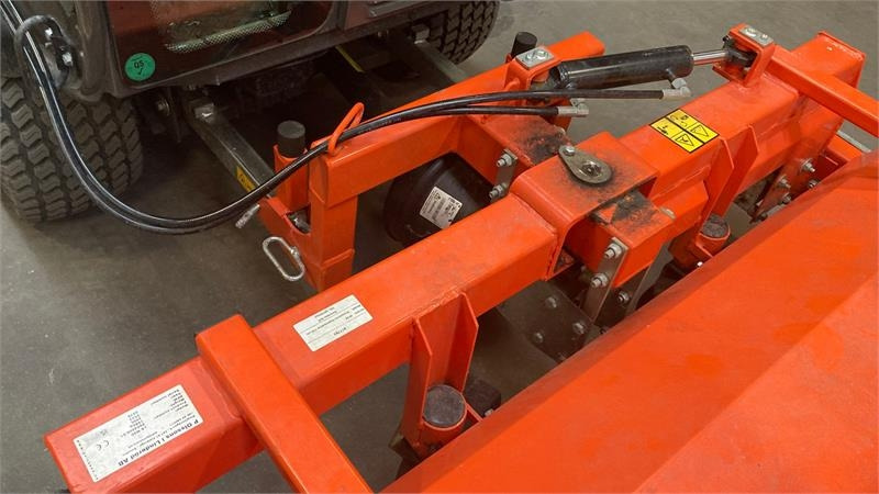 Husqvarna Fejemaskine med sving 5904500-01 - Broom: picture 4 Husqvarna Fejemaskine med sving 5904500-01 - Broom: picture 4