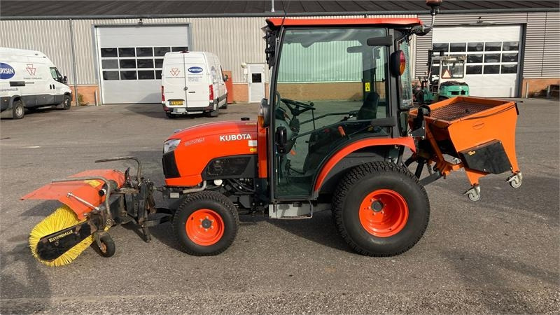Kubota B2261 med 120 cm kost og udlægger - Municipal tractor: picture 2 Kubota B2261 med 120 cm kost og udlægger - Municipal tractor: picture 2