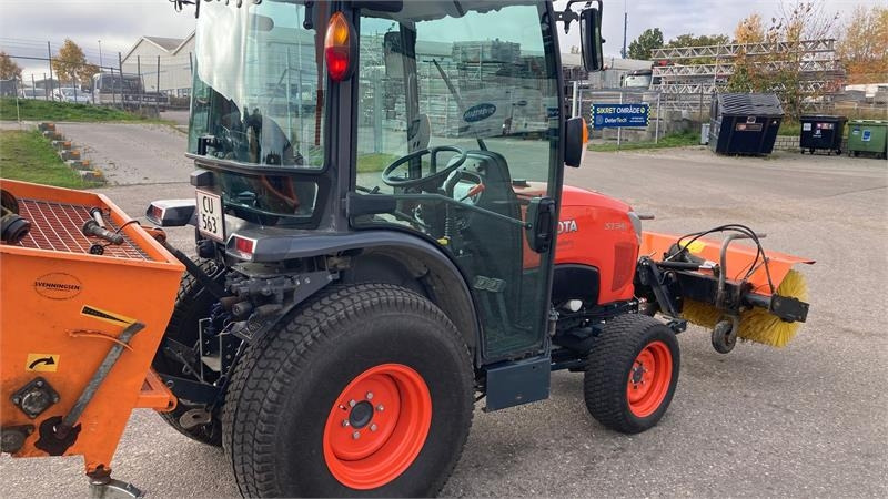 Kubota ST341 inkl. 150 cm kost og udlægger - Municipal tractor: picture 5 Kubota ST341 inkl. 150 cm kost og udlægger - Municipal tractor: picture 5