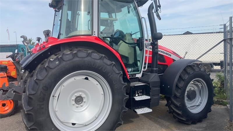 Massey Ferguson 5S.145 Exclusive Dyna-6 Exclusive - Farm tractor: picture 4 Massey Ferguson 5S.145 Exclusive Dyna-6 Exclusive - Farm tractor: picture 4
