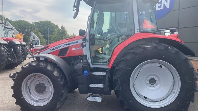 Massey Ferguson 5S.145 Exclusive Dyna-6 Exclusive - Farm tractor: picture 5 Massey Ferguson 5S.145 Exclusive Dyna-6 Exclusive - Farm tractor: picture 5