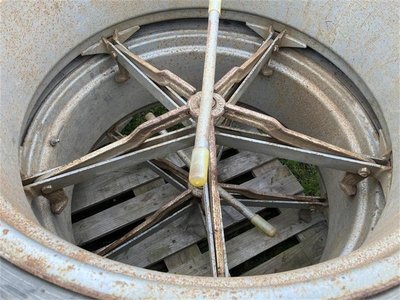 Molcon 16.9x38 5 armet bred - Wheels and tires for Agricultural machinery: picture 2 Molcon 16.9x38 5 armet bred - Wheels and tires for Agricultural machinery: picture 2