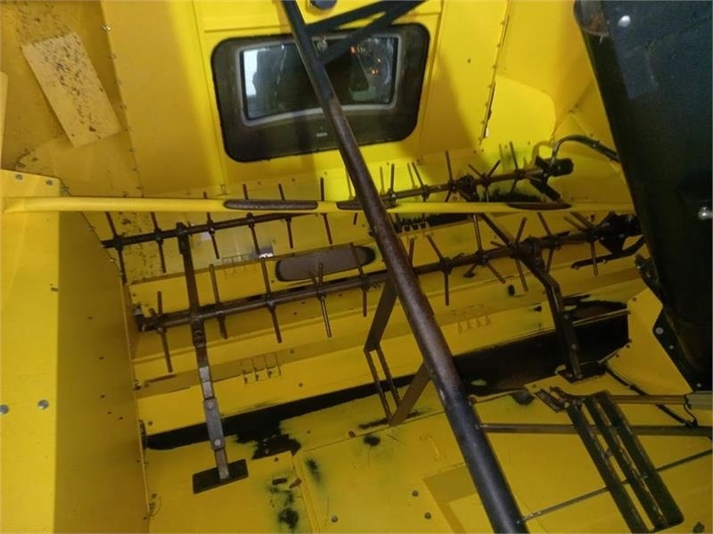 New Holland CR9.80 - Combine harvester: picture 4 New Holland CR9.80 - Combine harvester: picture 4