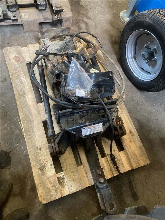 New Holland T7030 Hitchtræk - Quick coupler for Farm tractor: picture 2 New Holland T7030 Hitchtræk - Quick coupler for Farm tractor: picture 2