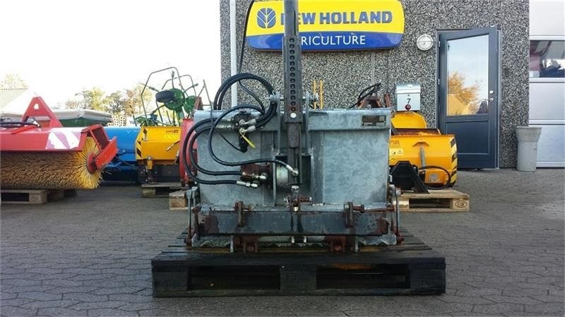 - - - P Olssons. LSS 200 - Sand/ Salt spreader for Utility/ Special vehicle: picture 2 - - - P Olssons. LSS 200 - Sand/ Salt spreader for Utility/ Special vehicle: picture 2