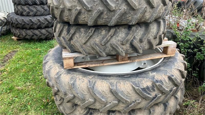Taurus 270/95R32 - 300/95R46  - Tire for Agricultural machinery: picture 1 Taurus 270/95R32 - 300/95R46  - Tire for Agricultural machinery: picture 1