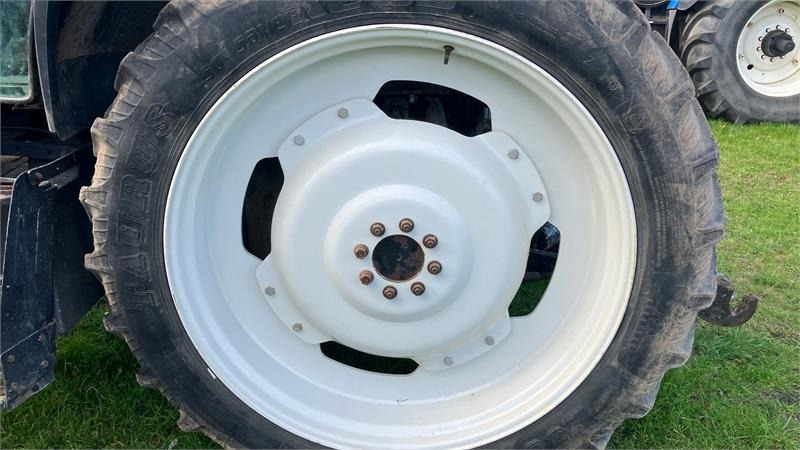 Taurus 270/95R32 - 300/95R46  - Tire for Agricultural machinery: picture 4 Taurus 270/95R32 - 300/95R46  - Tire for Agricultural machinery: picture 4