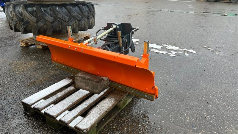 Tuchel L-SK 155 Kramer lille ophæng - Snow plows for Agricultural machinery: picture 1 Tuchel L-SK 155 Kramer lille ophæng - Snow plows for Agricultural machinery: picture 1