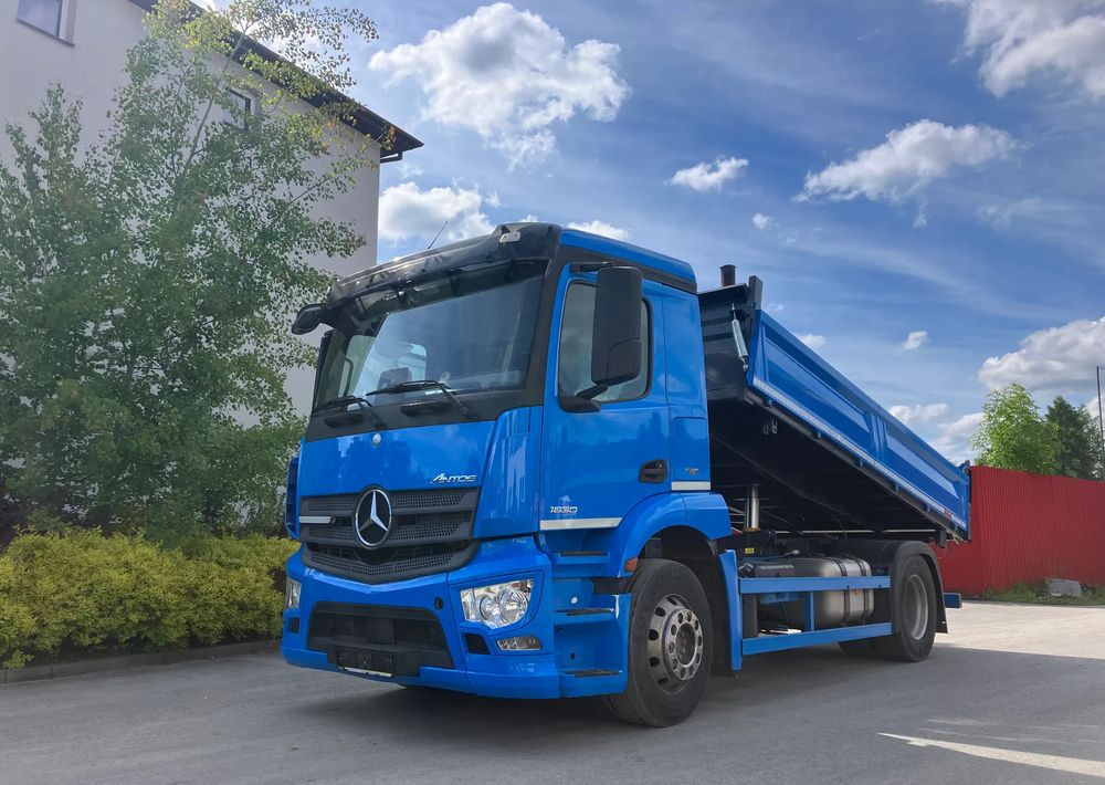 Mercedes-Benz ANTOS 1830 solidny kiper wywrotka blokada mostu - Tipper: picture 1 Mercedes-Benz ANTOS 1830 solidny kiper wywrotka blokada mostu - Tipper: picture 1