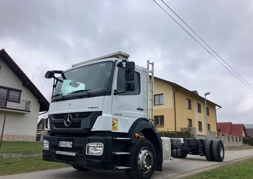 Mercedes-Benz Mercedes Axor 1829 Rama do zabudowy kiper beczka hakowiec laweta - Cab chassis truck: picture 2 Mercedes-Benz Mercedes Axor 1829 Rama do zabudowy kiper beczka hakowiec laweta - Cab chassis truck: picture 2