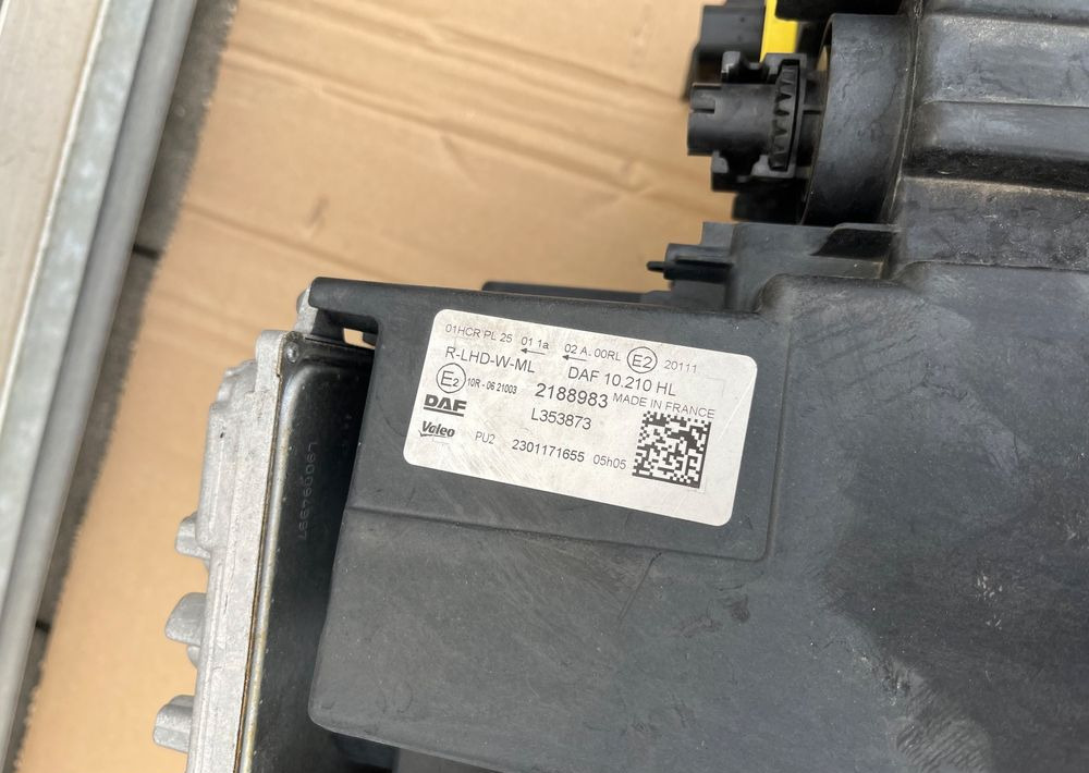 Lamp LED DAF XG XG+ XF prawa reflektor oryginał - Lights/ Lighting for Truck: picture 3 Lamp LED DAF XG XG+ XF prawa reflektor oryginał - Lights/ Lighting for Truck: picture 3