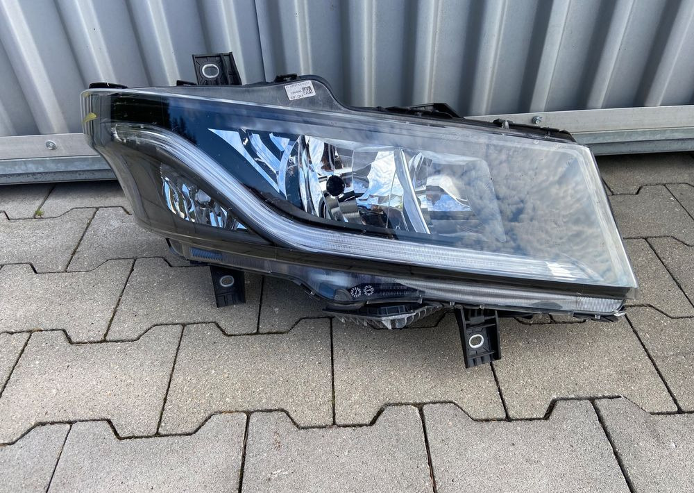 Lampa Iveco S-WAY reflektor LED+H7 prawa RH - Lights/ Lighting for Truck: picture 1 Lampa Iveco S-WAY reflektor LED+H7 prawa RH - Lights/ Lighting for Truck: picture 1