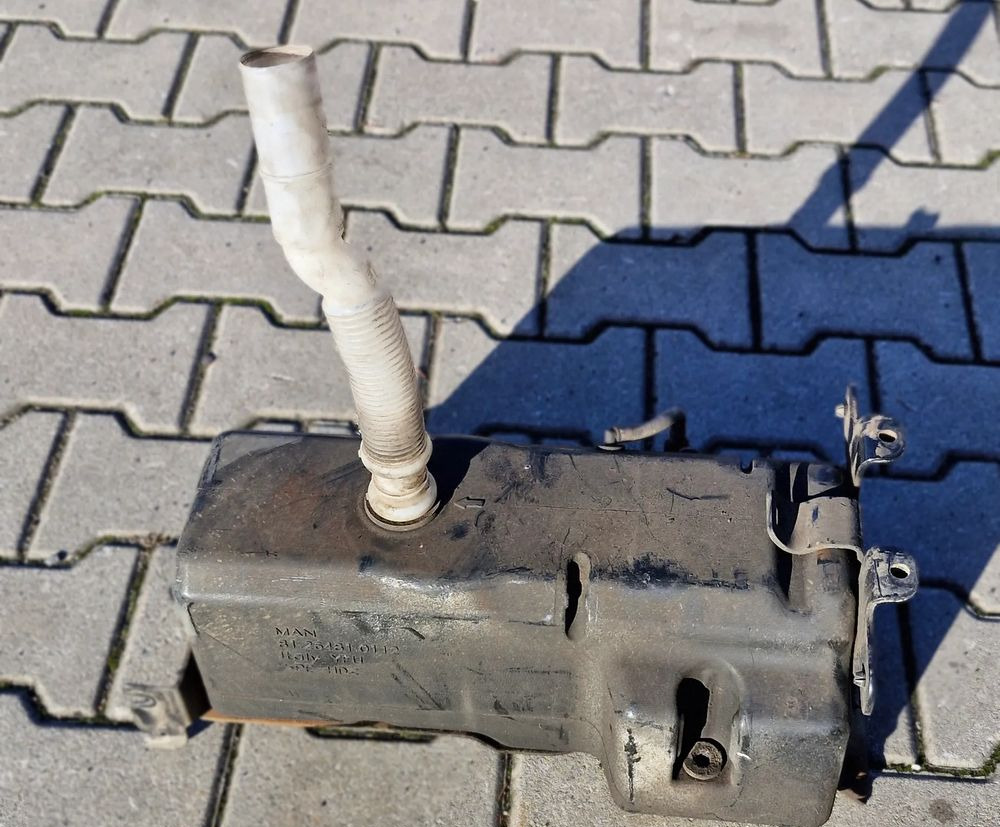 MAN TG3 TGX TGS ZBIORNICZEK PŁYNU DO SPRYSKIWACZY 81.26481.0112 - Wiper for Truck: picture 1 MAN TG3 TGX TGS ZBIORNICZEK PŁYNU DO SPRYSKIWACZY 81.26481.0112 - Wiper for Truck: picture 1