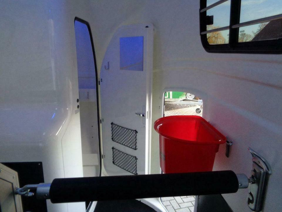 Horse trailer Böckmann, Pferdeanhänger, Grand  Master SR, 100 km/h, Videokamera: picture 12