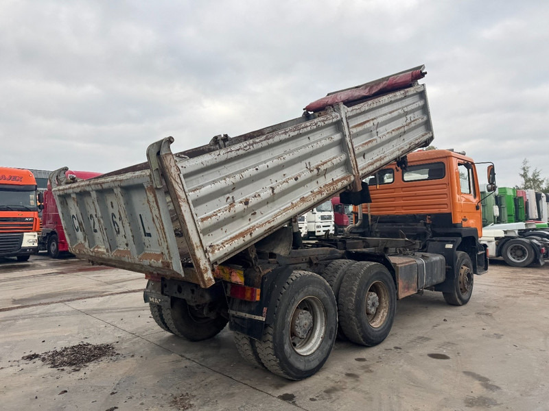 MAN 26.272 (BIG AXLE / STEEL SUSPENSION / MANUAL PUMP / 10 TIRES / 6X4) - Tipper: picture 5 MAN 26.272 (BIG AXLE / STEEL SUSPENSION / MANUAL PUMP / 10 TIRES / 6X4) - Tipper: picture 5