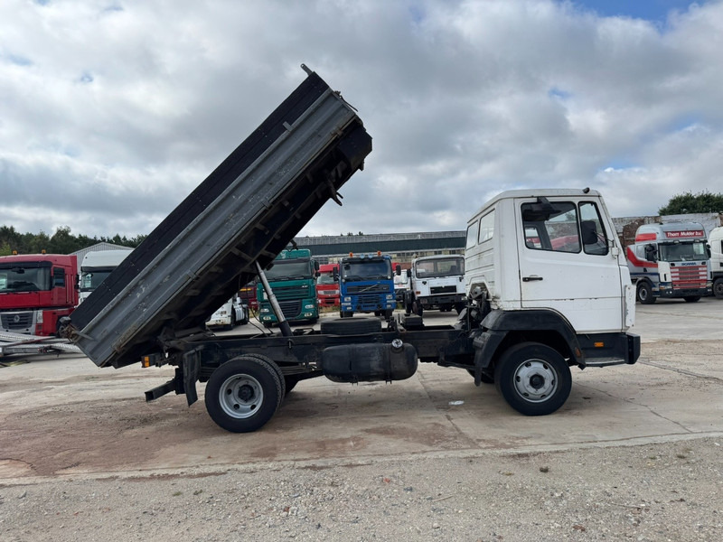 Mercedes-Benz SK 914 (6 CYLINDER / MANUAL PUMP / WITH HELPER / AUXILIARY / STEEL SUSPENSION) - Tipper: picture 4 Mercedes-Benz SK 914 (6 CYLINDER / MANUAL PUMP / WITH HELPER / AUXILIARY / STEEL SUSPENSION) - Tipper: picture 4