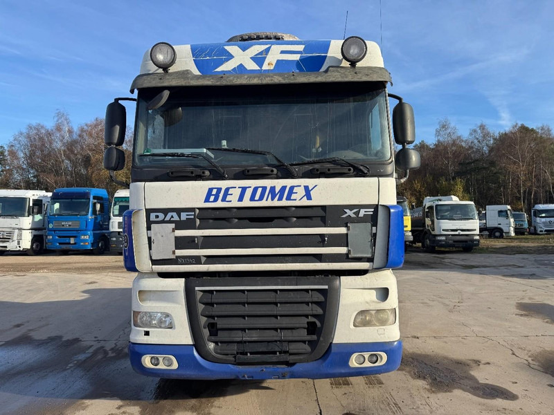 DAF 105 XF 460 Space Cab (MANUAL GEARBOX / BOITE MANUELLE / 2011) - Tractor truck: picture 2 DAF 105 XF 460 Space Cab (MANUAL GEARBOX / BOITE MANUELLE / 2011) - Tractor truck: picture 2