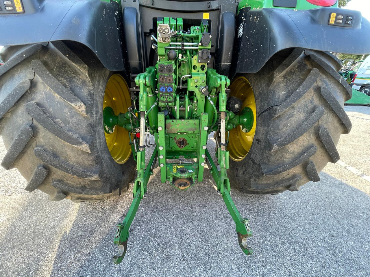 JOHN DEERE 6130 R - Farm tractor: picture 4 JOHN DEERE 6130 R - Farm tractor: picture 4