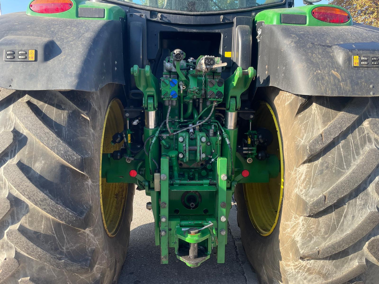 JOHN DEERE 6170 R - Farm tractor: picture 3 JOHN DEERE 6170 R - Farm tractor: picture 3