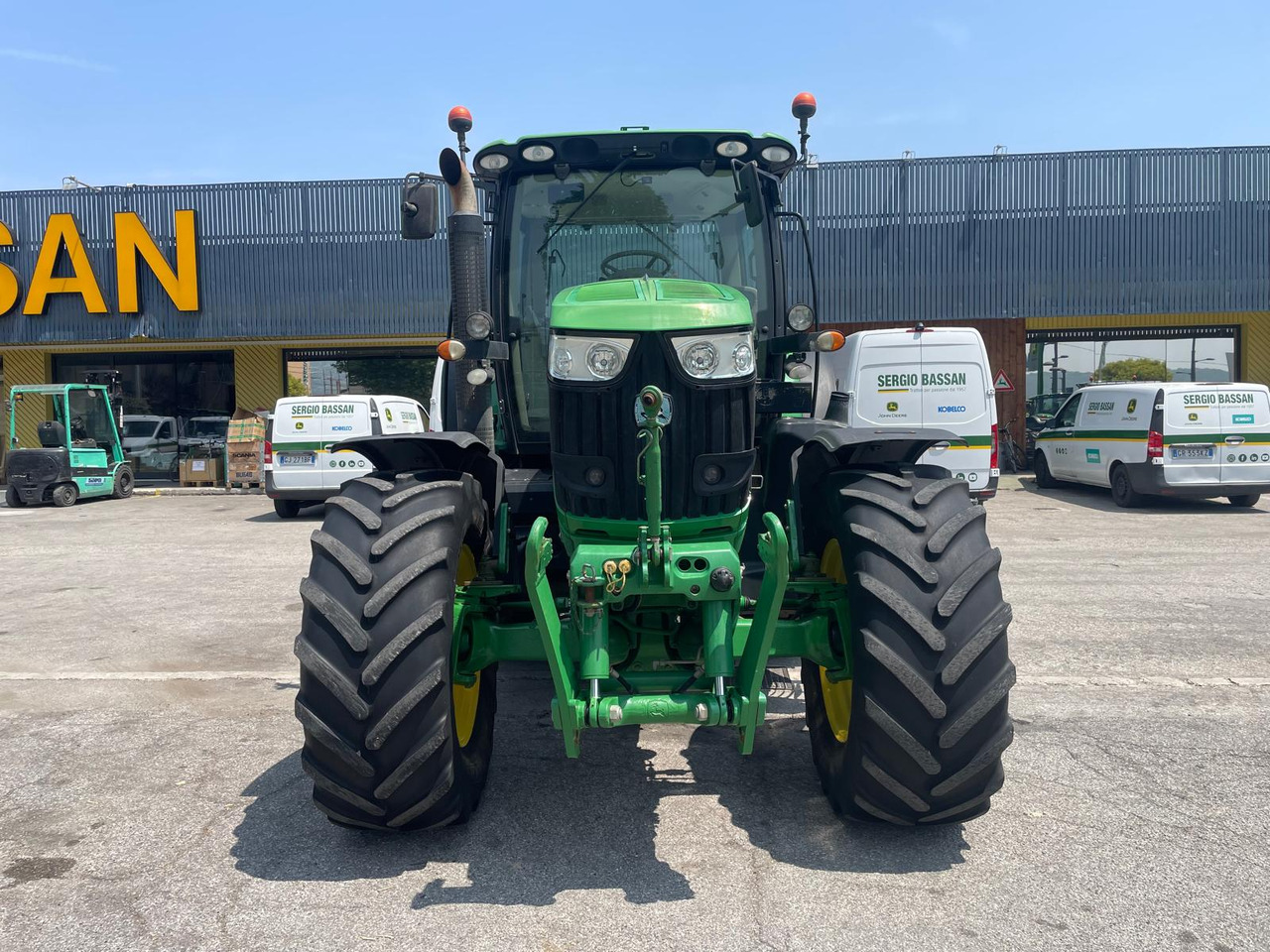JOHN DEERE 6190 R - Farm tractor: picture 3 JOHN DEERE 6190 R - Farm tractor: picture 3
