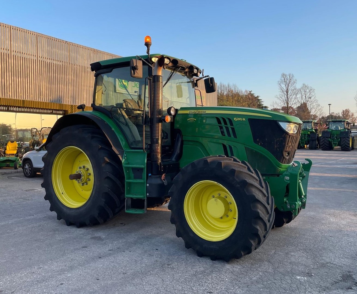 JOHN DEERE 6210 R - Farm tractor: picture 2 JOHN DEERE 6210 R - Farm tractor: picture 2
