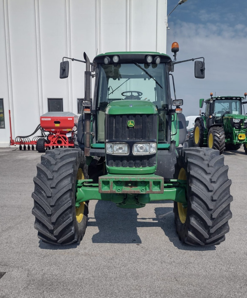 JOHN DEERE 6520 PREMIUM - Farm tractor: picture 5 JOHN DEERE 6520 PREMIUM - Farm tractor: picture 5