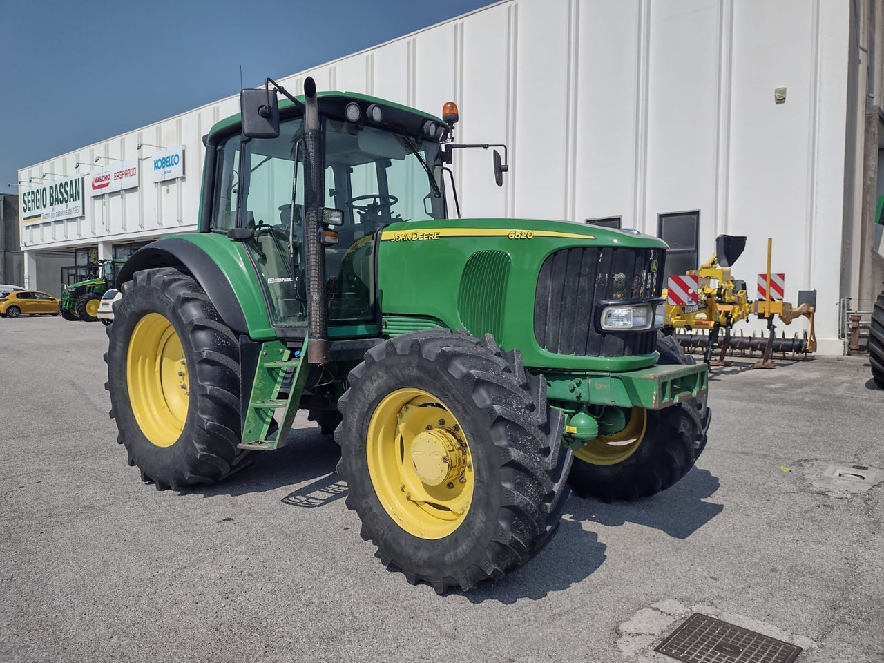 JOHN DEERE 6520 PREMIUM - Farm tractor: picture 3 JOHN DEERE 6520 PREMIUM - Farm tractor: picture 3