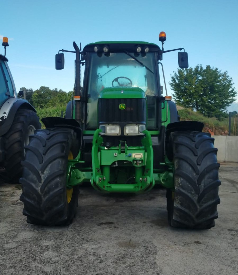 JOHN DEERE 6920 S - Farm tractor: picture 2 JOHN DEERE 6920 S - Farm tractor: picture 2