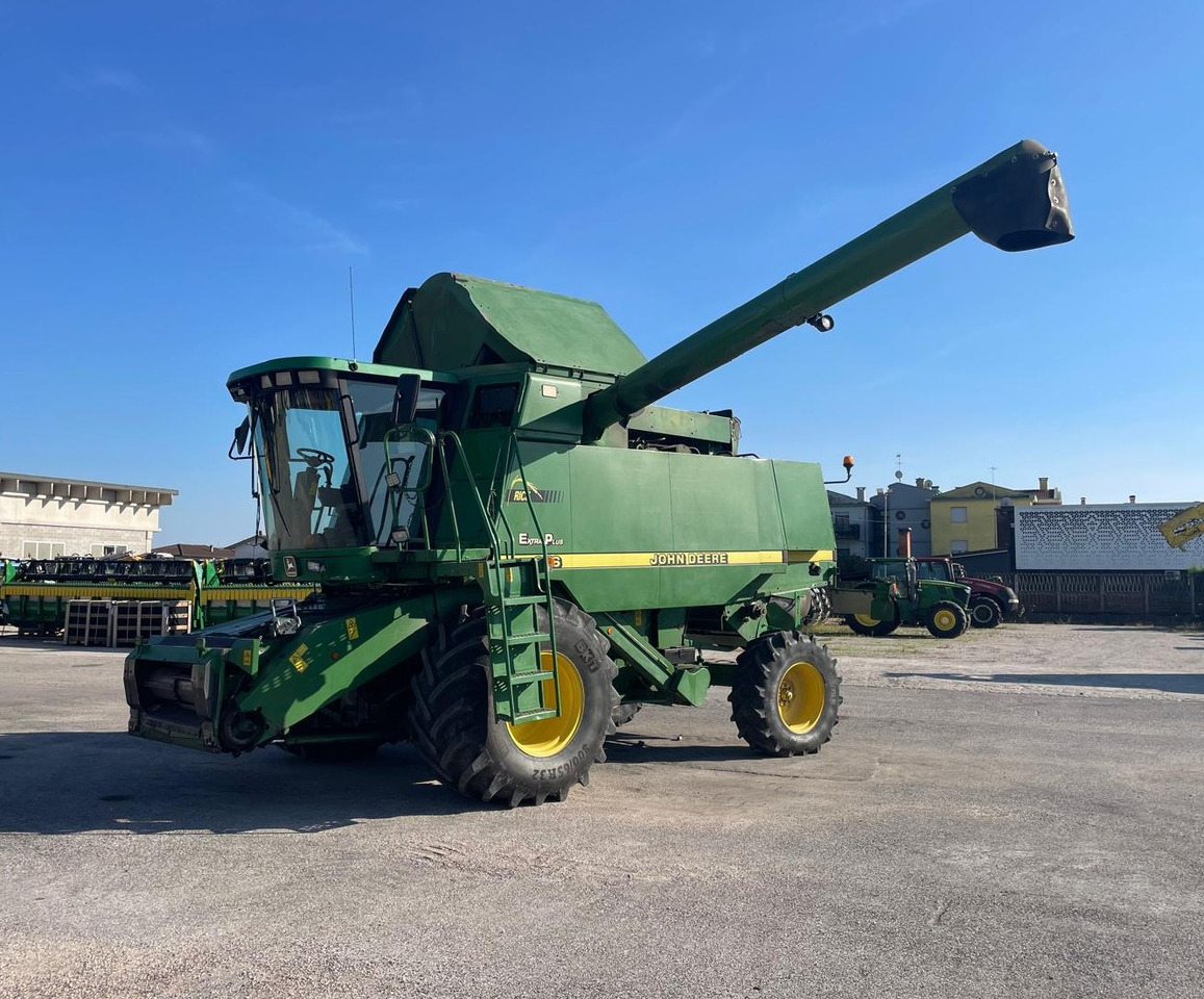 JOHN DEERE MIETITREBBIA CTS - Combine harvester: picture 1 JOHN DEERE MIETITREBBIA CTS - Combine harvester: picture 1