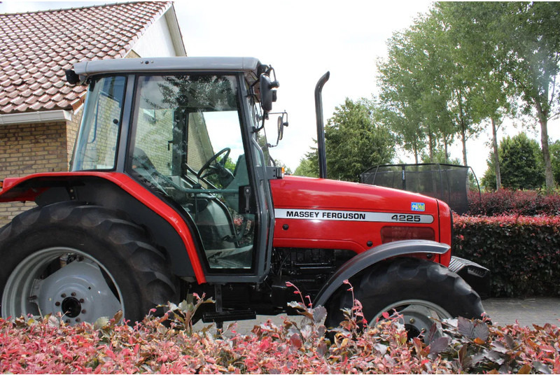 Massey Ferguson 4225 - Farm tractor: picture 2 Massey Ferguson 4225 - Farm tractor: picture 2