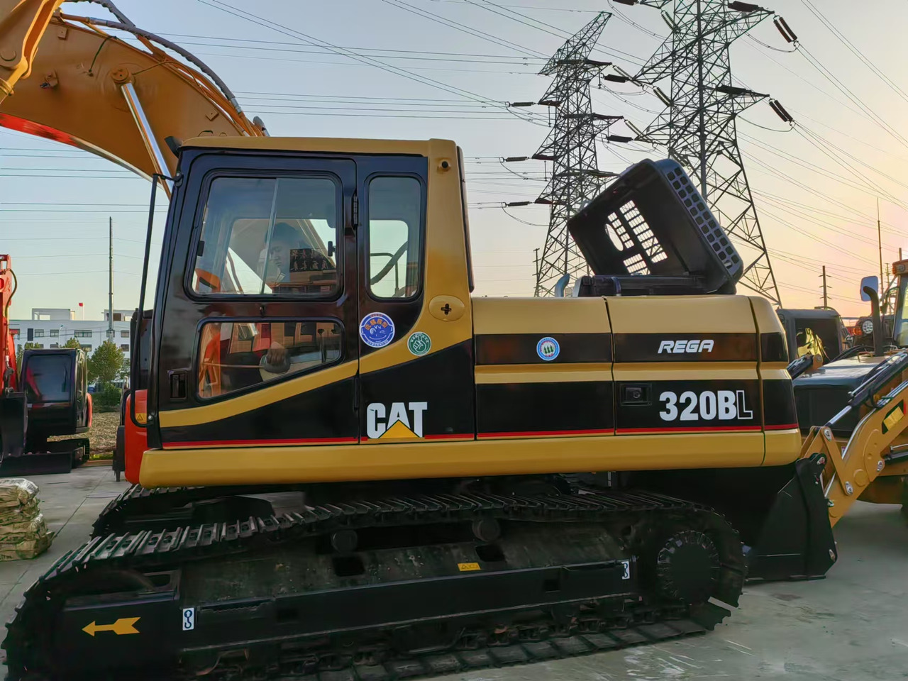CATERPILLAR used 320b excavator - Crawler excavator: picture 3 CATERPILLAR used 320b excavator - Crawler excavator: picture 3