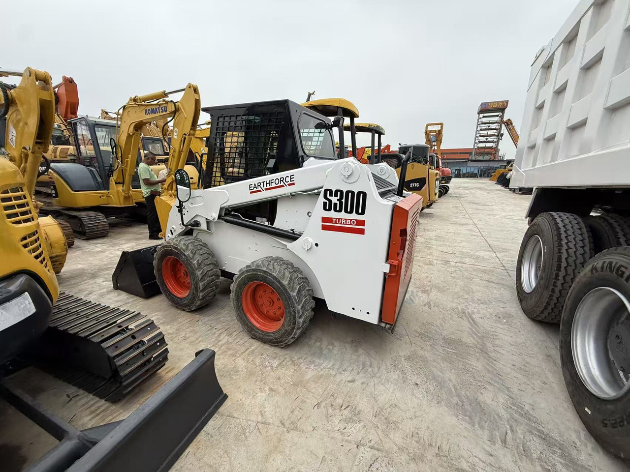 Bobcat s300 - Skid steer loader: picture 2 Bobcat s300 - Skid steer loader: picture 2