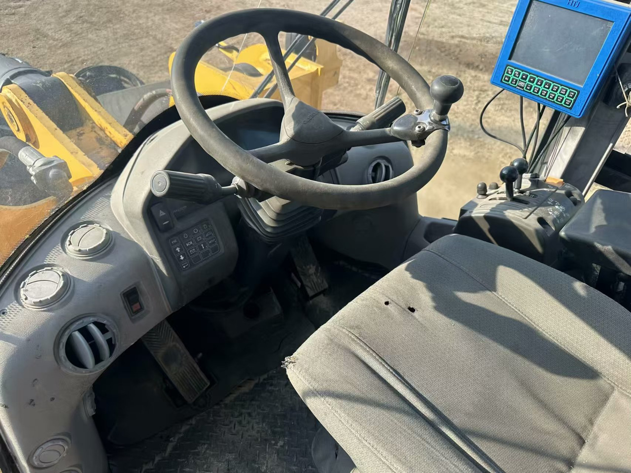 Wheel loader 105L: picture 14 Wheel loader 105L: picture 14