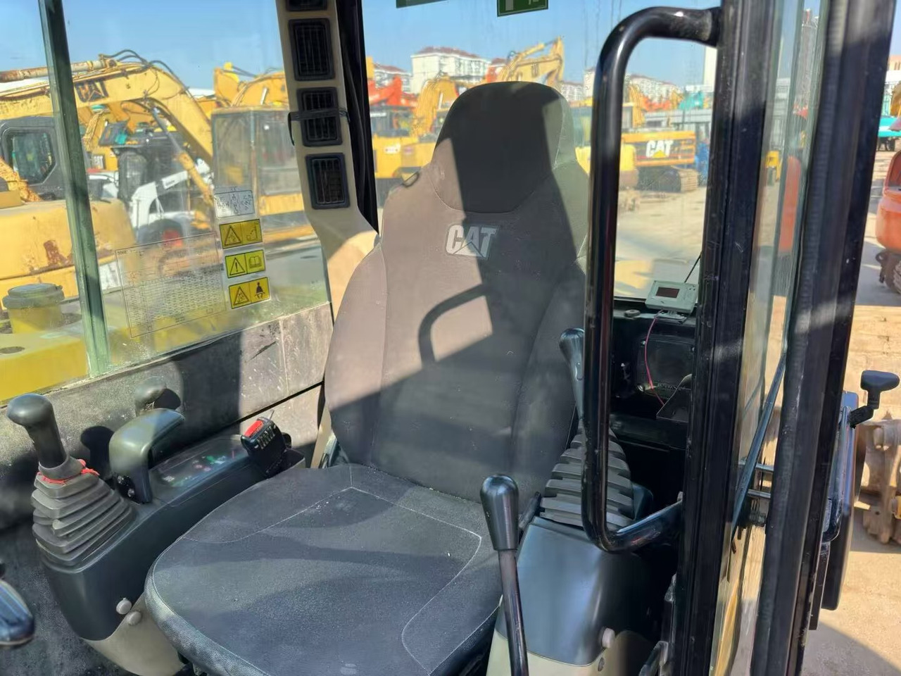 Crawler excavator CATERPILLAR 306E: picture 6