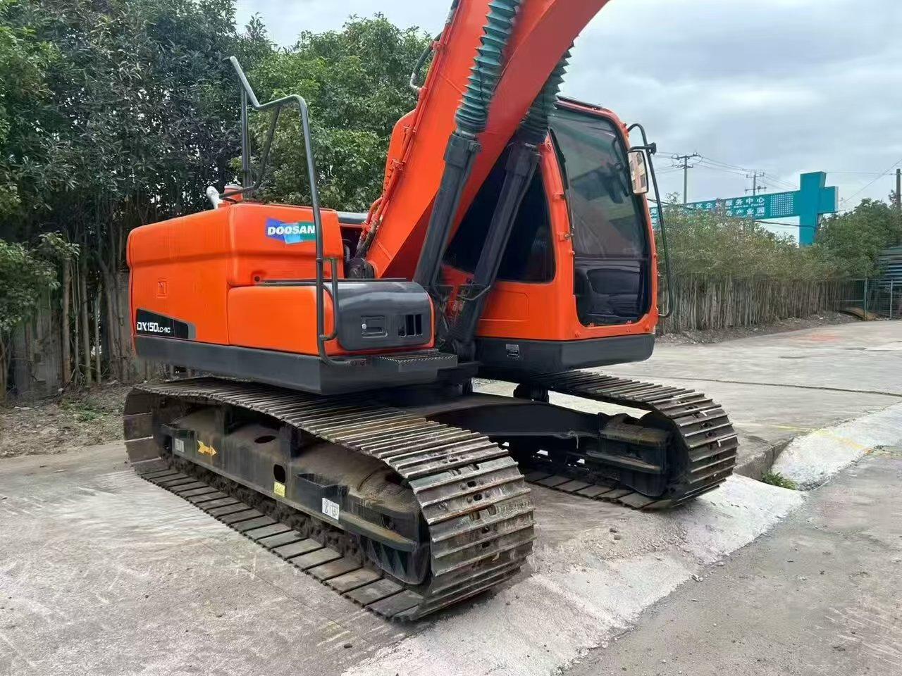 Crawler excavator Doosan DX150: picture 6