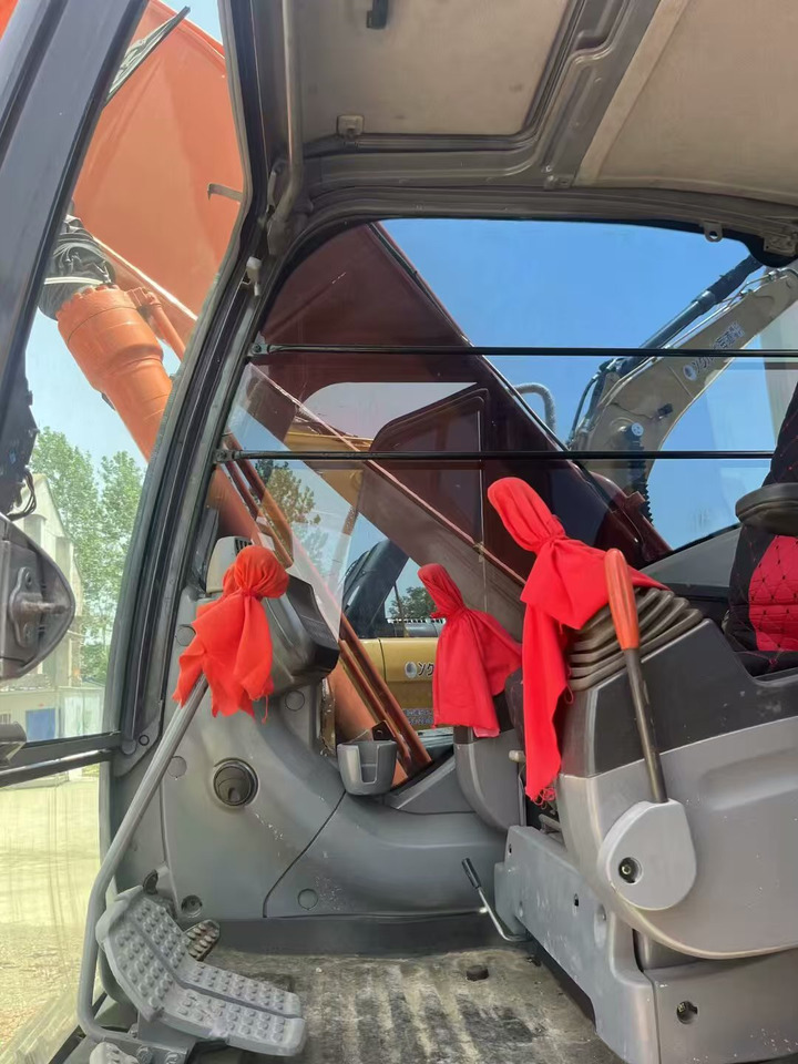 HITACHI ZX200 - Crawler excavator: picture 2 HITACHI ZX200 - Crawler excavator: picture 2