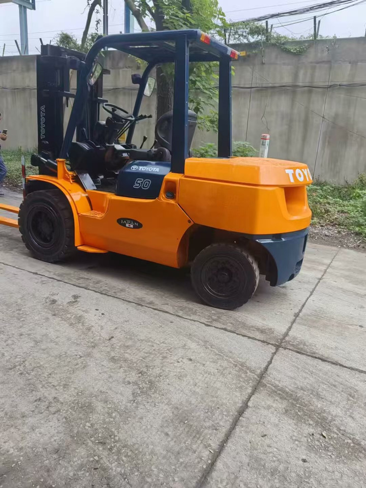 TOYATA 5-TON - Vertical mast lift: picture 1 TOYATA 5-TON - Vertical mast lift: picture 1