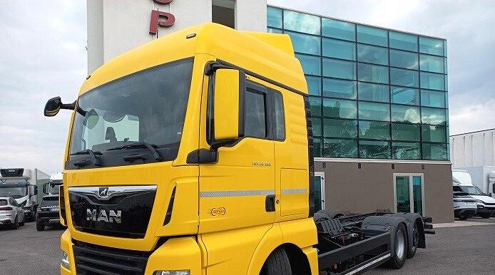 MAN TGX 26.500 EURO 6 2019 A TELAIO FULL OPTIONAL - Cab chassis truck: picture 3 MAN TGX 26.500 EURO 6 2019 A TELAIO FULL OPTIONAL - Cab chassis truck: picture 3