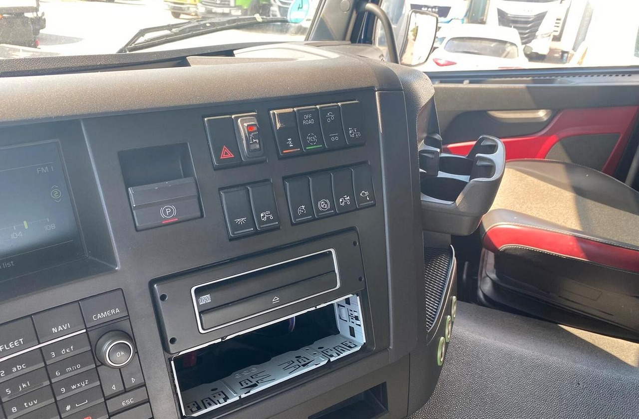 VOLVO FM420 CASSONE FISSO EURO 6 2015 - Dropside/ Flatbed truck: picture 4 VOLVO FM420 CASSONE FISSO EURO 6 2015 - Dropside/ Flatbed truck: picture 4