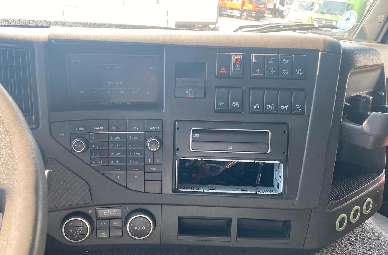 VOLVO FM420 CASSONE FISSO EURO 6 2015 - Dropside/ Flatbed truck: picture 3 VOLVO FM420 CASSONE FISSO EURO 6 2015 - Dropside/ Flatbed truck: picture 3