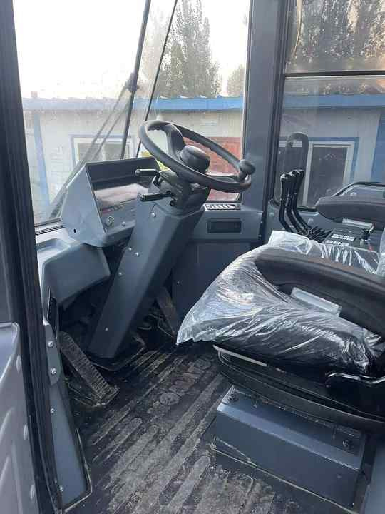 Certified Pre-Owned Komatsu WA380-3 | Heavy-Duty Loader for Mining/ Construction - Price Negotiable! - Wheel loader: picture 2 Certified Pre-Owned Komatsu WA380-3 | Heavy-Duty Loader for Mining/ Construction - Price Negotiable! - Wheel loader: picture 2