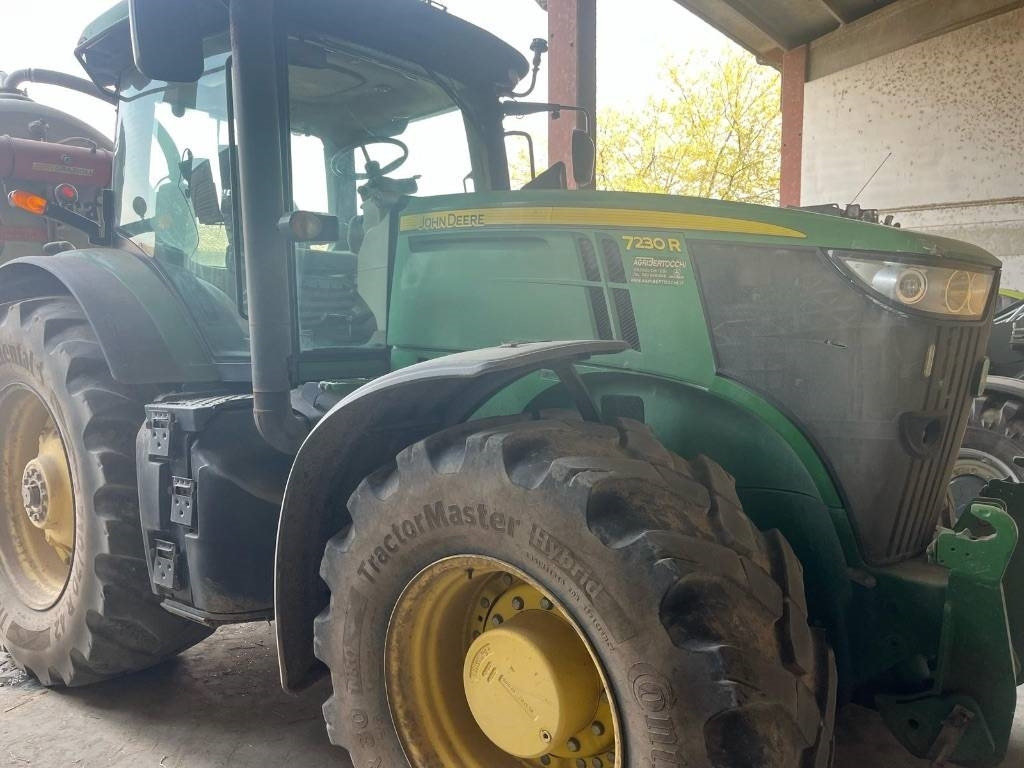 John Deere 7230 R  - Farm tractor: picture 1 John Deere 7230 R  - Farm tractor: picture 1