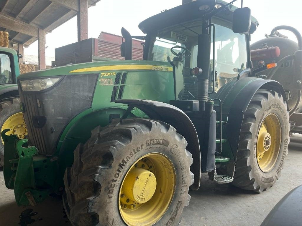 John Deere 7230 R  - Farm tractor: picture 4 John Deere 7230 R  - Farm tractor: picture 4