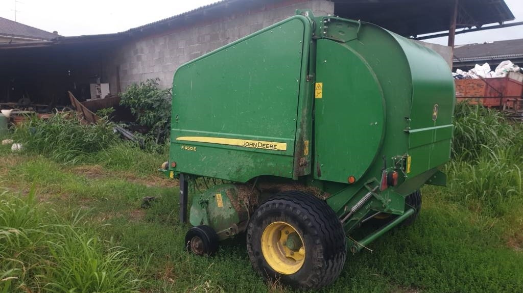 John Deere F 450  - Round baler: picture 3 John Deere F 450  - Round baler: picture 3